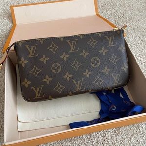 ❌SOLD❌ Authentic Louis Vuitton Pochette Accessories